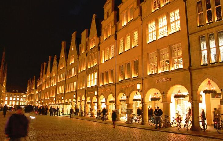 Weihnachtsbeleuchtung am Prinzipalmarkt in Münster, Deutschland