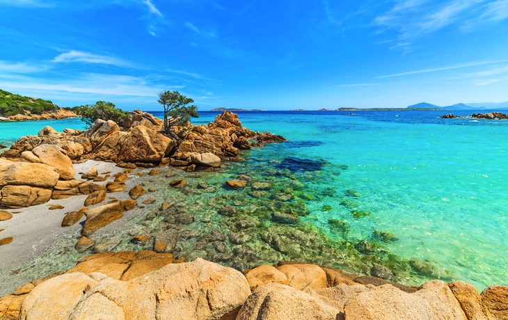 Spiaggia Capriccioli an der Costa Smeralda auf Sardinien, Italien