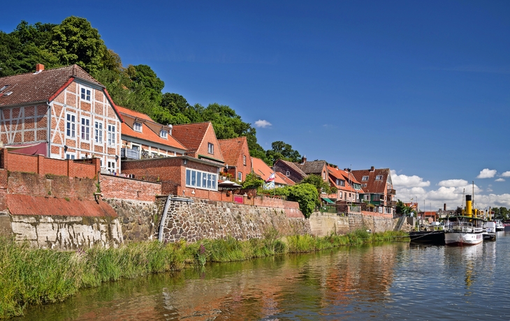 Elbuferpromenade Lauenburg im Sommer