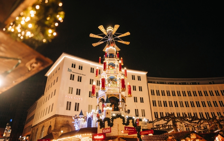 Kassel Märchenweihnachtsmarkt Märchenpyramide