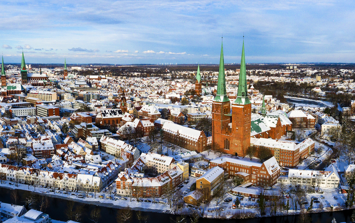 winterliches Panorama von Lübeck 
