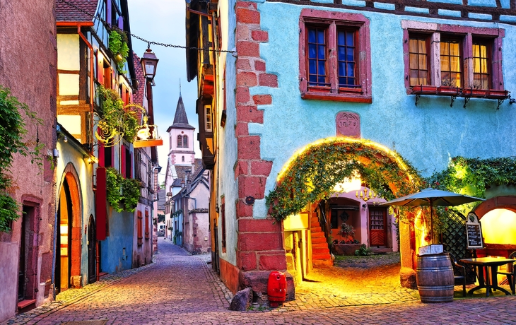 Bunte Stadt Riquewihr, Elsass, Frankreich